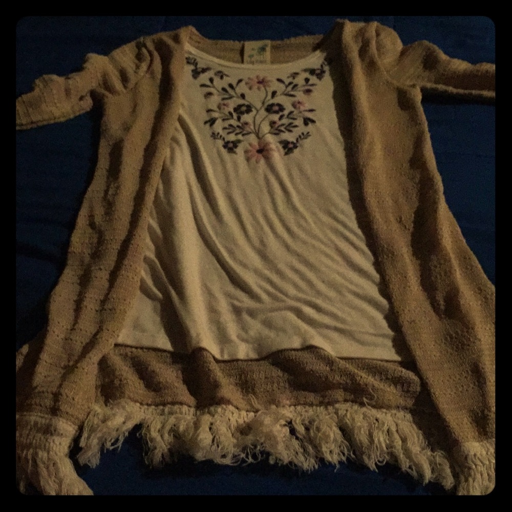 Whit flower shirt with little jacket on top